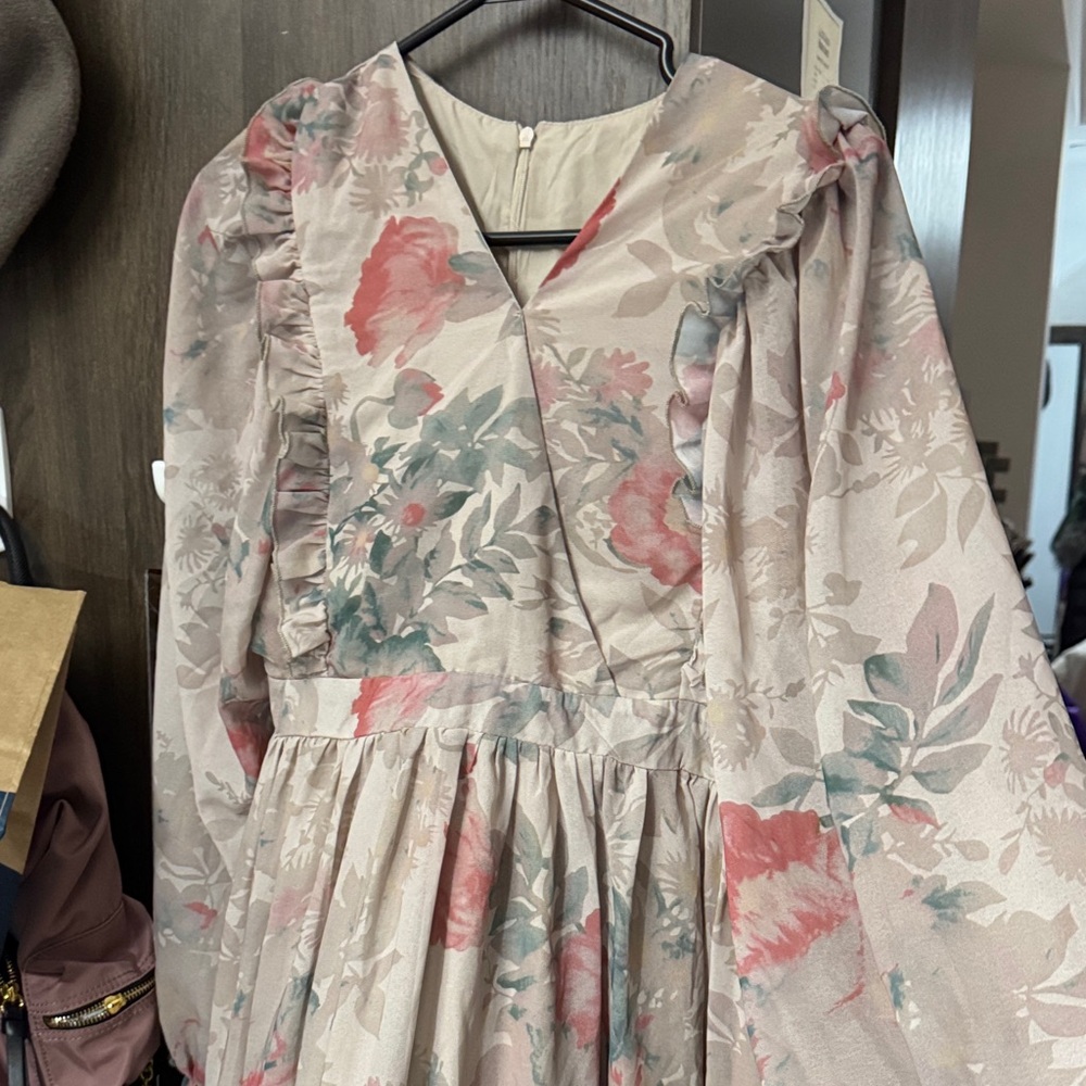 Floral Long-Sleeve Maxi Dress in Blush Pink - Elegant Women's Dress - Picture 3 of 5